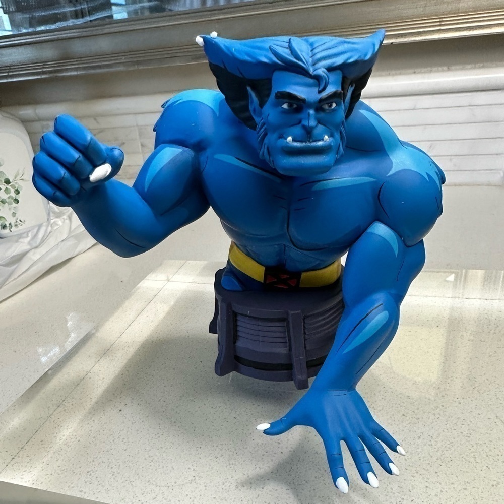 Disney Marvel X-MEN THE BEAST RESIN BUST Limited Edition No.  898 of 3000. - Picture 16 of 16